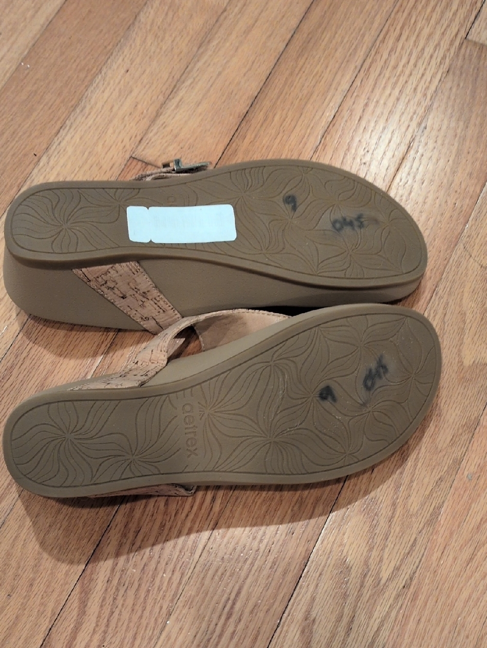 Aetrex Kate Comfort Cork-Style Thong Sandals with Buckle W9 - Picture 8 of 9